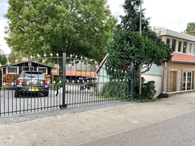 Aan De Dijk Hotel Dordrecht Bagian luar foto